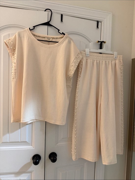 Umgee Tops - Umgee Cream Pearl-Accent Short Sleeve Blouse